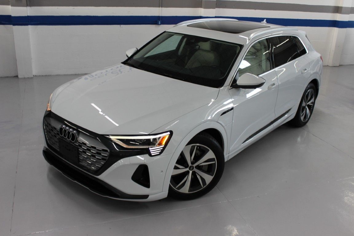 Used 2024 Audi Q8 e-tron Premium Plus AWD/4WD image 4