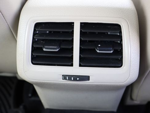 Used 2016 Volkswagen Golf SE image 17