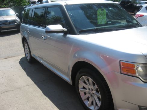 Used 2010 Ford Flex SEL FWD image 3