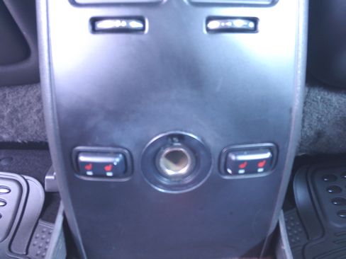 Used 2013 Lincoln MKS image 36