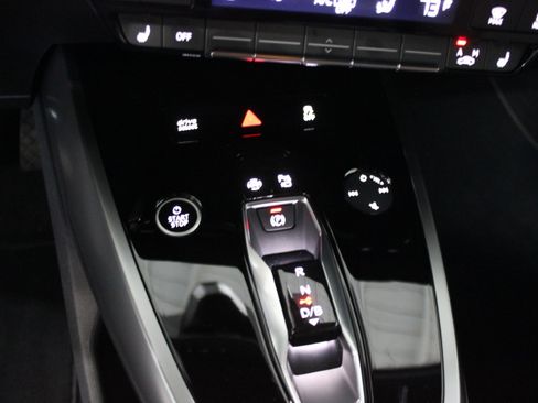 Used 2025 Audi Q4 e-tron Premium image 22