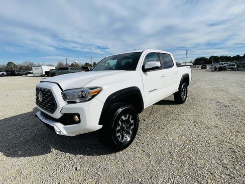 Used 2023 Toyota Tacoma TRD Sport image 2