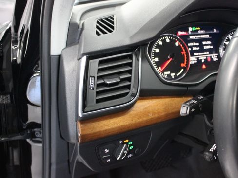 Used 2023 Audi Q5 2.0T Premium image 19