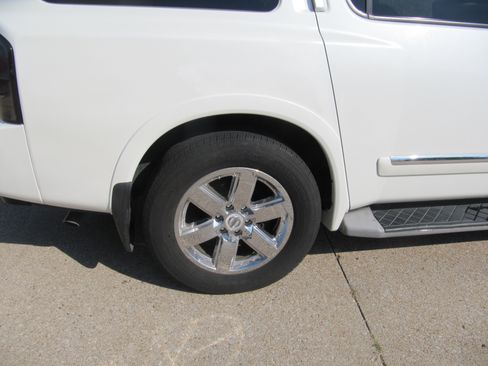 Used 2014 Nissan Armada Platinum image 10