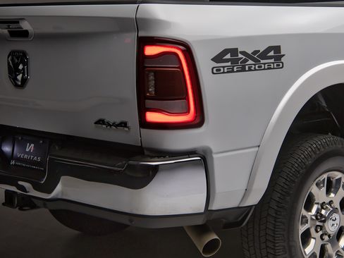 Used 2020 RAM 2500 4x4 Crew Cab Laramie image 14