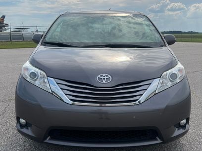 Used 2017 Toyota Sienna XLE Minivan
