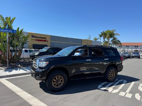 Used 2015 Toyota Sequoia Platinum image 1