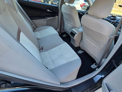 Used 2012 Toyota Camry image 12