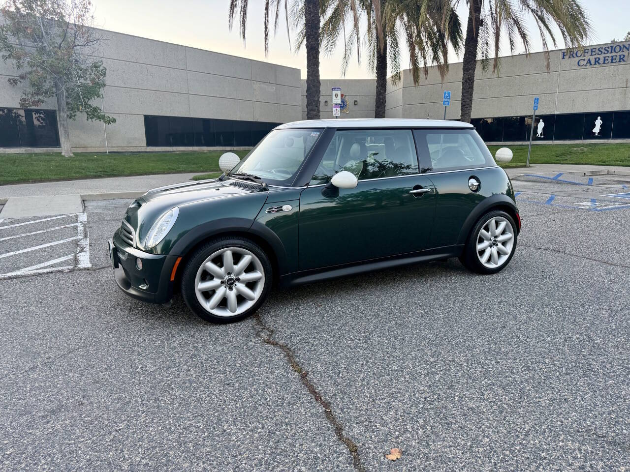 Used 2003 MINI Cooper S 2-Door Hardtop FWD image 3