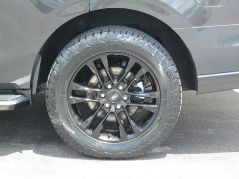 Used 2023 Ford Expedition XLT RWD image 3