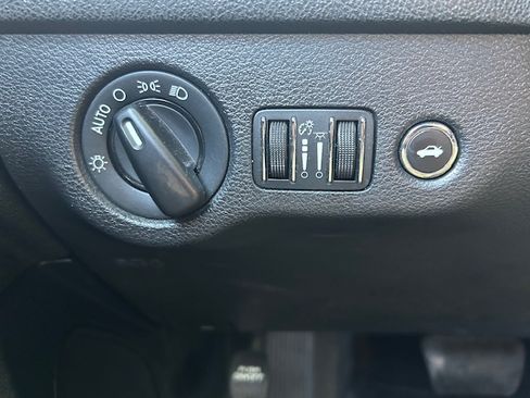 Used 2015 Dodge Charger SE image 13