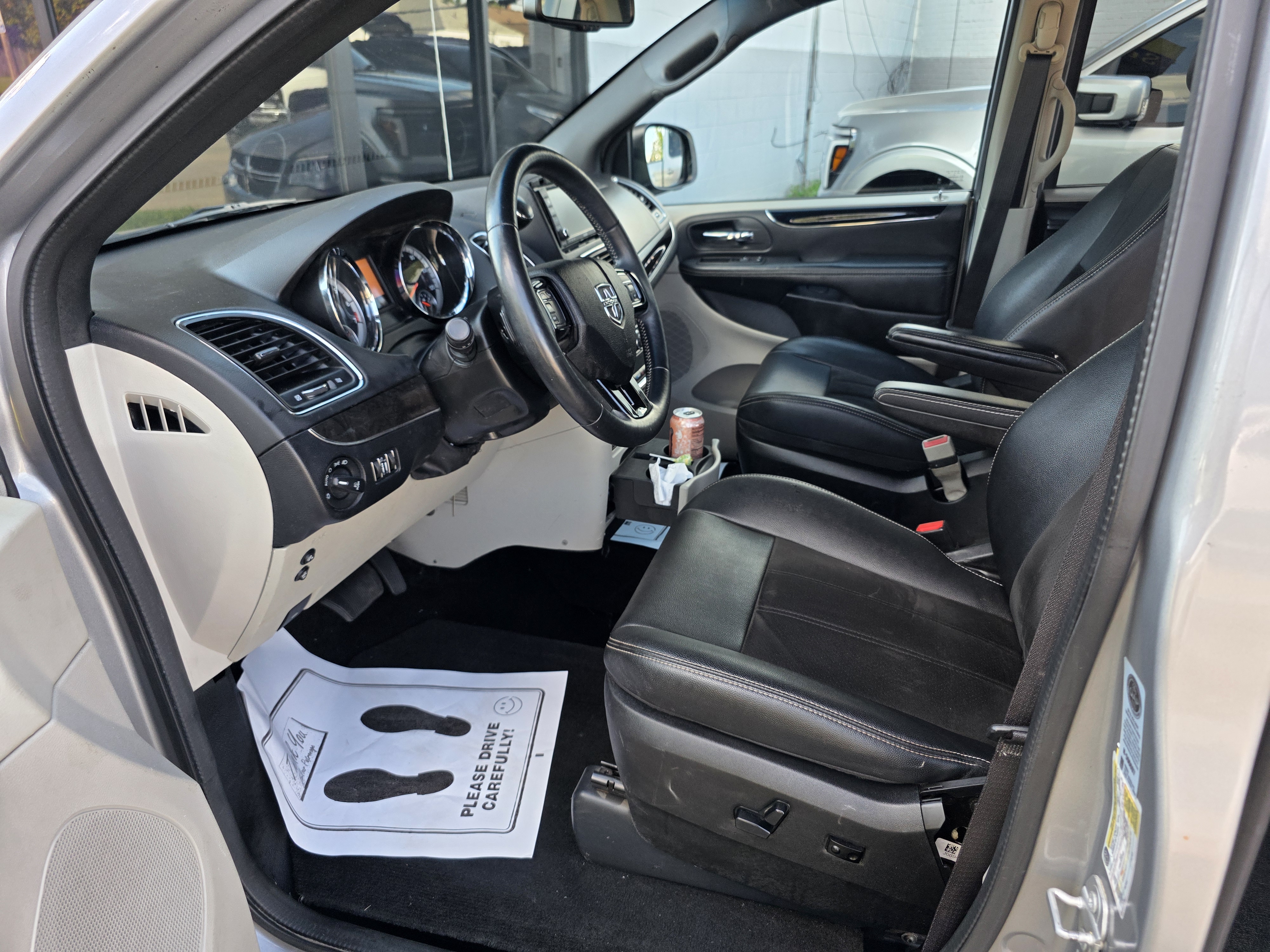 Used 2017 Dodge Grand Caravan SXT FWD image 12