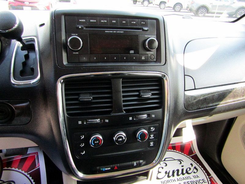 Used 2014 Dodge Grand Caravan American Value Package FWD image 26