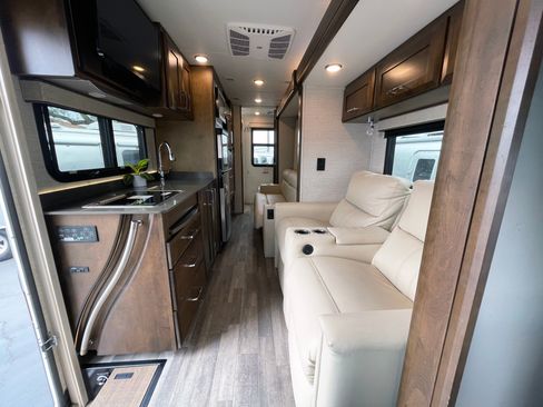 Used 2020 Mercedes-Benz Sprinter 4500 image 38