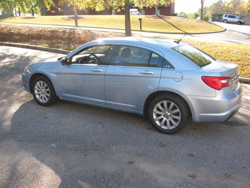 Used 2013 Chrysler 200 Limited Platinum image 8