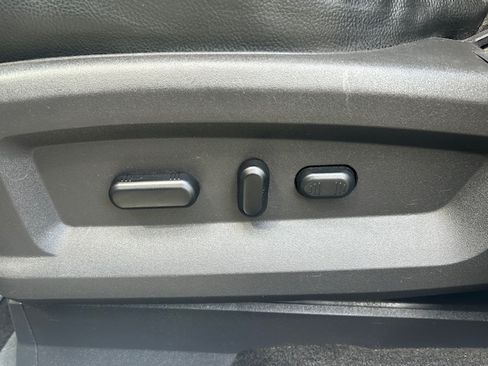 Used 2011 Ford Edge Limited image 25