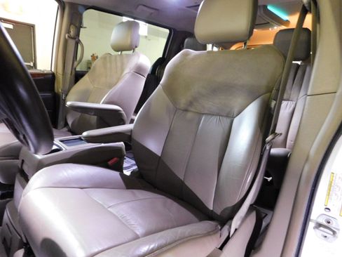 Used 2011 Chrysler Town & Country Limited image 3