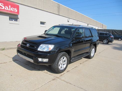 Used 2004 Toyota 4Runner 4WD image 2