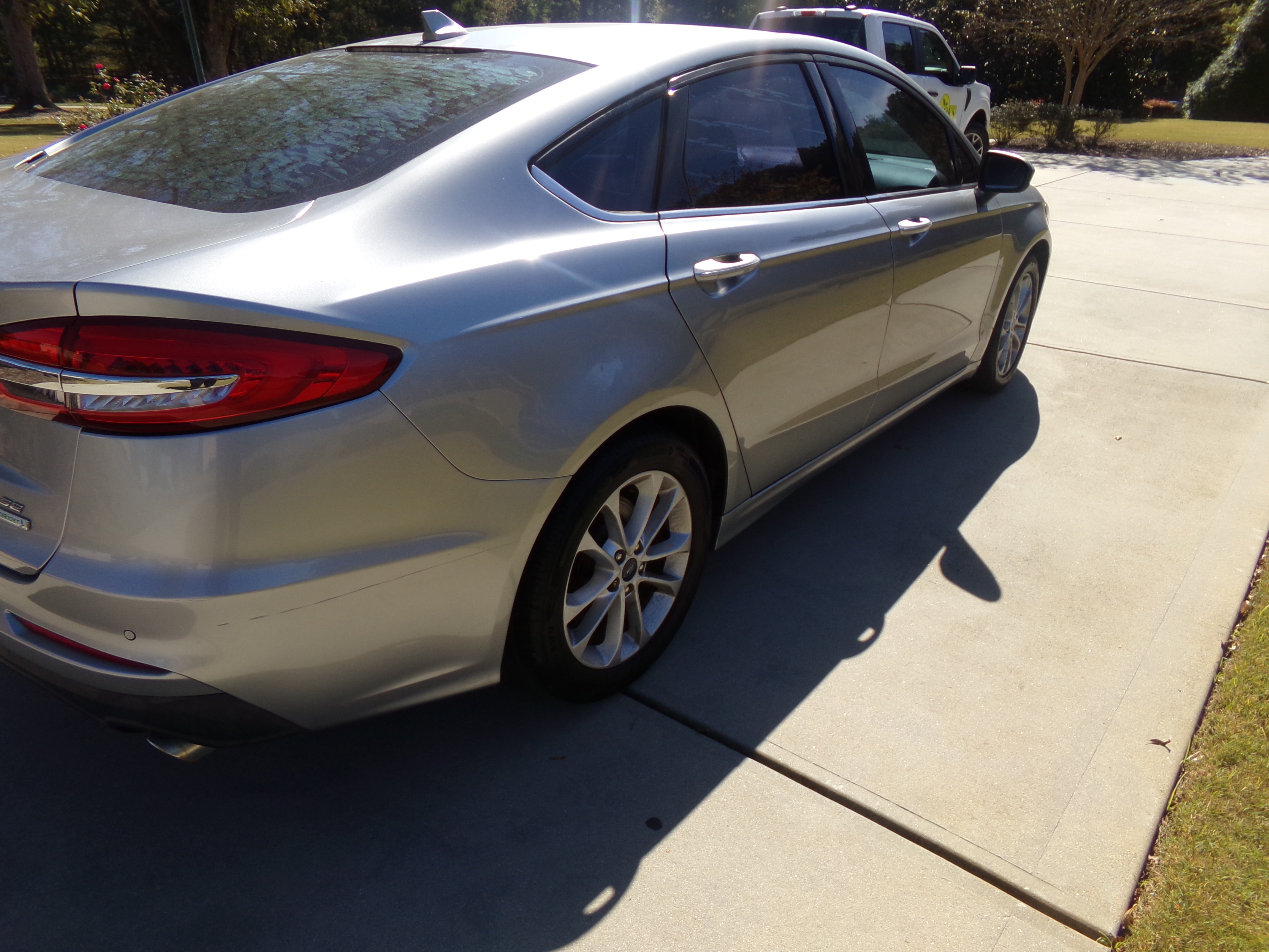 Used 2020 Ford Fusion SE FWD image 5