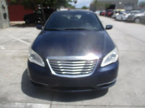Used 2014 Chrysler 200 Touring Sedan FWD image 3