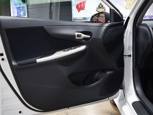 Used 2010 Toyota Corolla S image 27