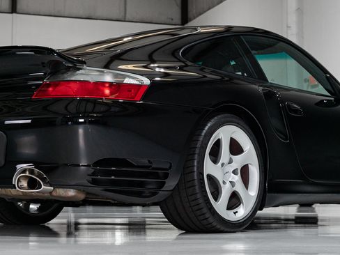 Used 2001 Porsche 911 Turbo Coupe AWD/4WD image 32
