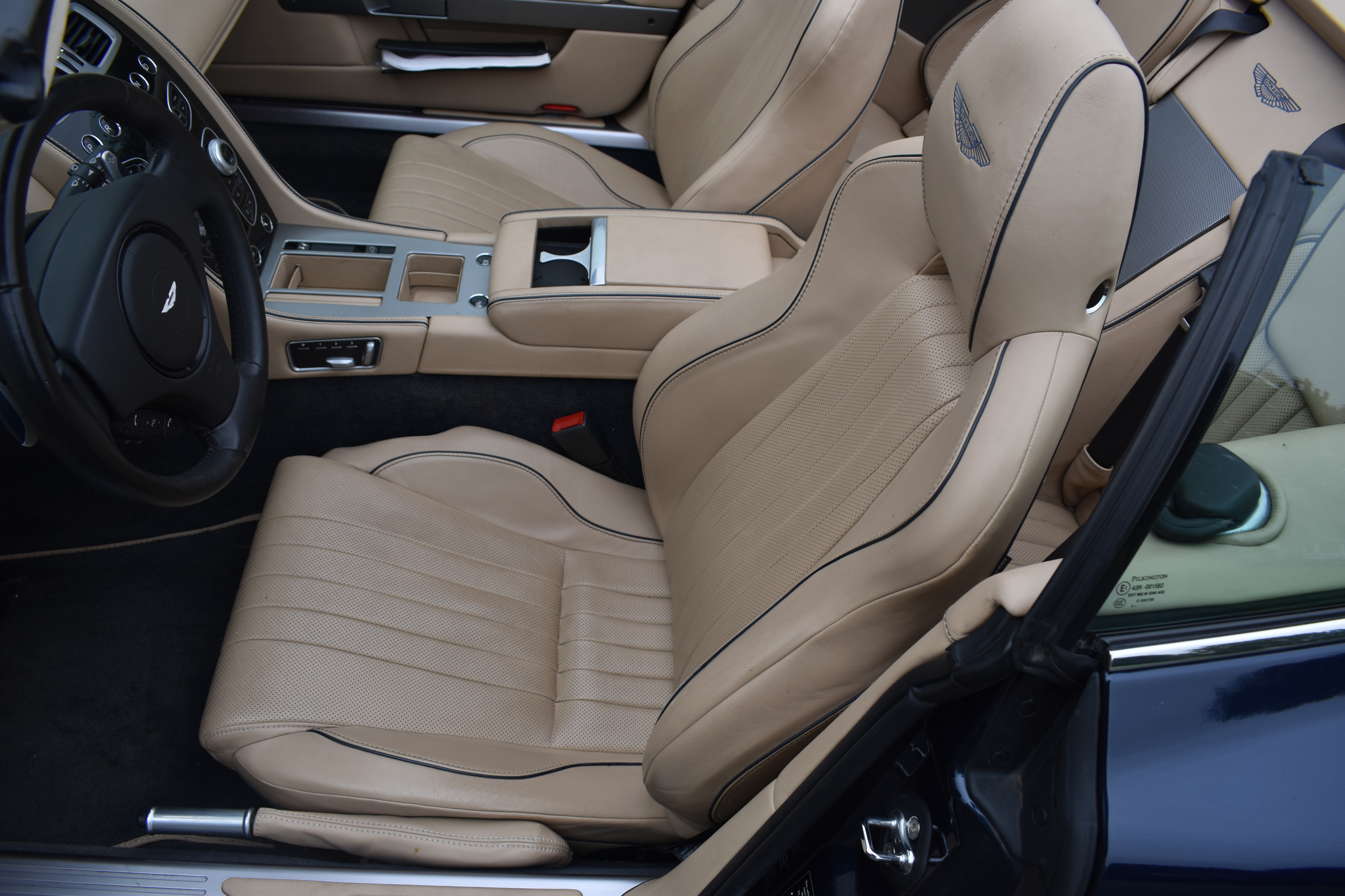 Used 2016 Aston Martin DB9 GT Volante RWD image 37
