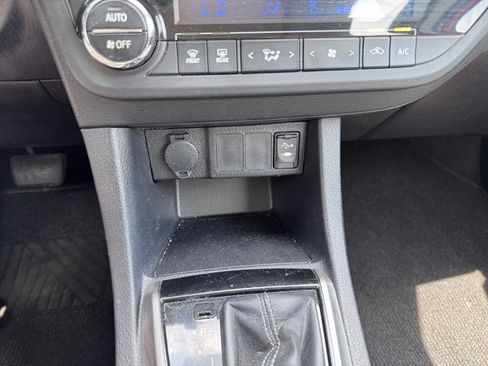 Used 2015 Toyota Corolla LE image 8