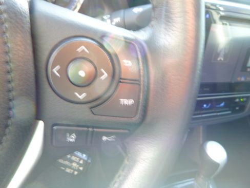 Used 2017 Toyota Corolla SE image 21