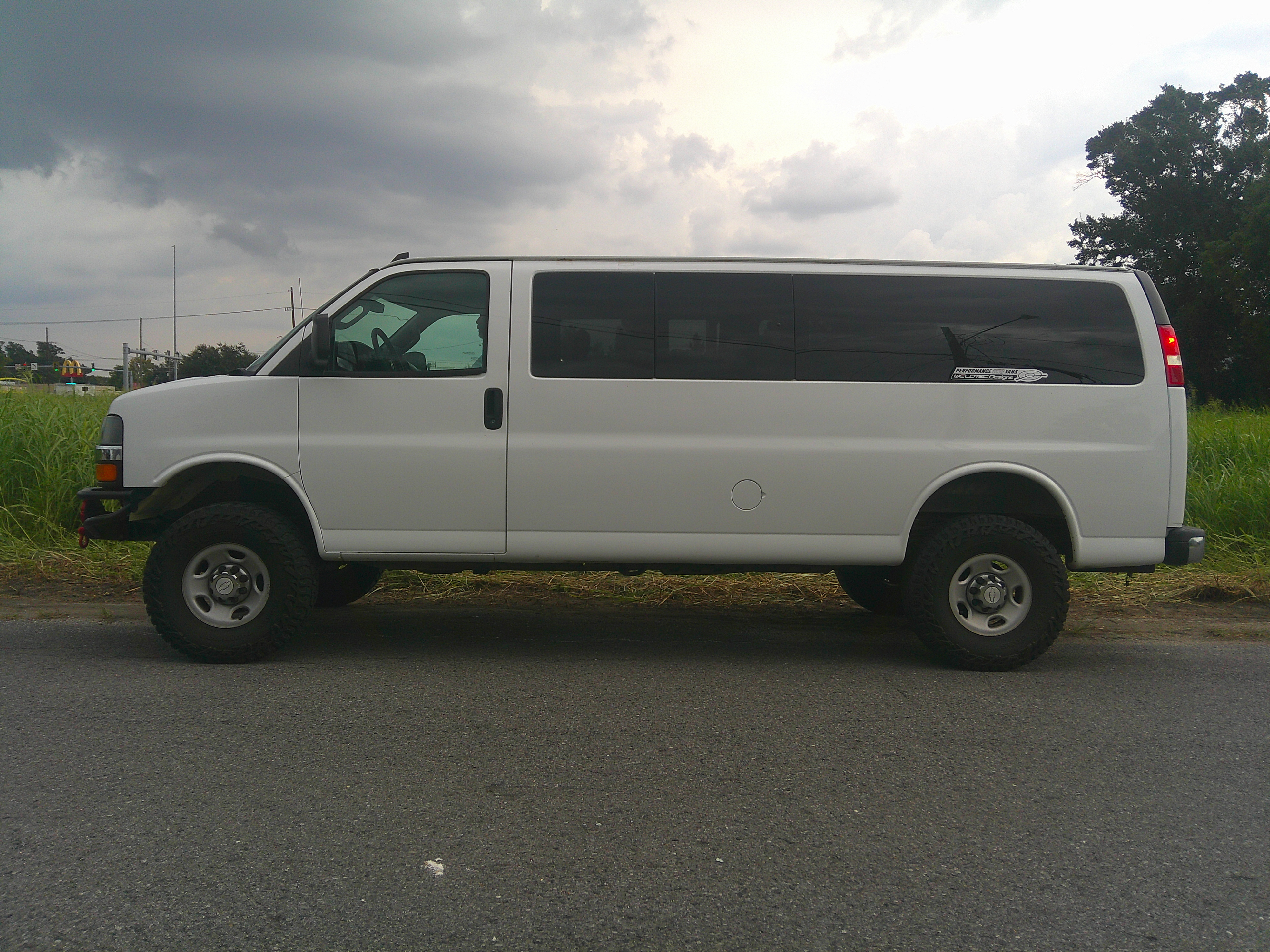 Used 2017 Chevrolet Express 3500 LT Extended Passenger RWD image 5