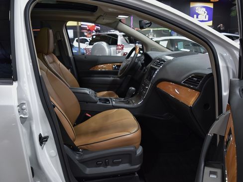 Used 2011 Lincoln MKX AWD w/ Elite Package image 25