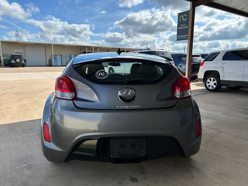 Used 2013 Hyundai Veloster UNAVAIL FWD image 4
