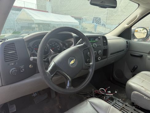 Used 2011 Chevrolet Silverado 2500 2WD Regular Cab image 10