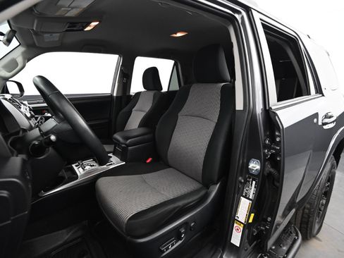 Used 2018 Toyota 4Runner SR5 image 40