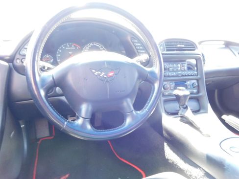 Used 2004 Chevrolet Corvette image 7