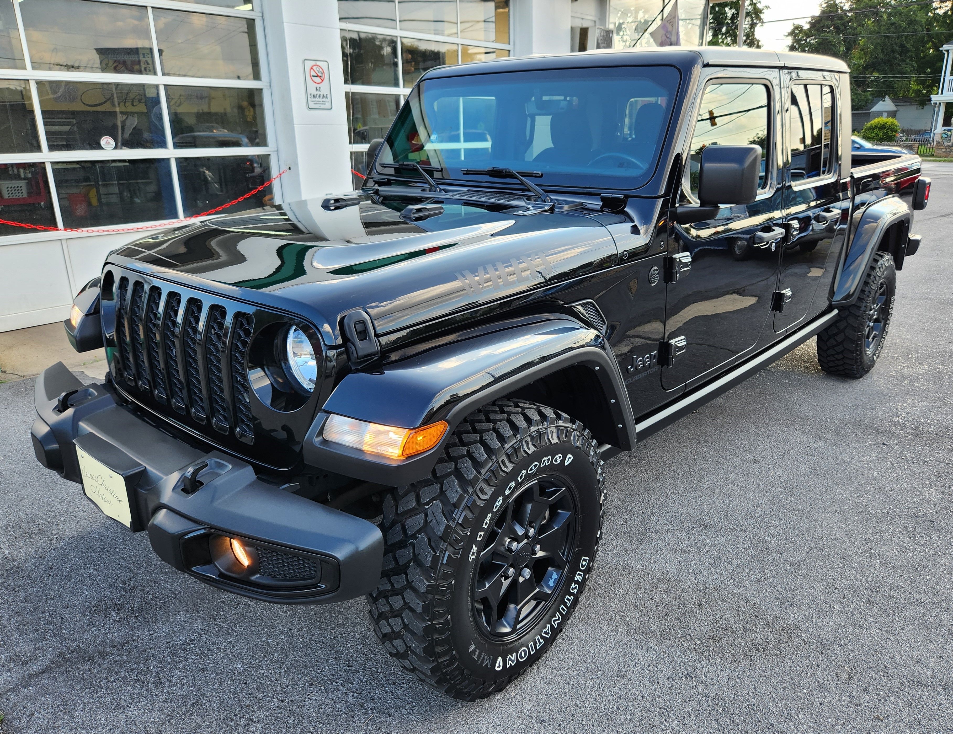 Used 2021 Jeep Gladiator Sport AWD/4WD image 1
