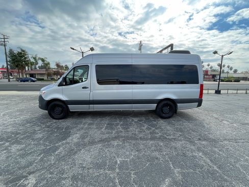 Used 2024 Mercedes-Benz Sprinter 2500 image 1