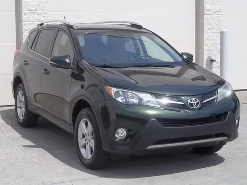 Used 2013 Toyota RAV4 AWD XLE image 3