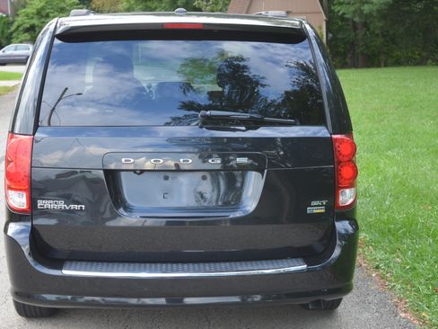 Used 2019 Dodge Grand Caravan SXT FWD image 4