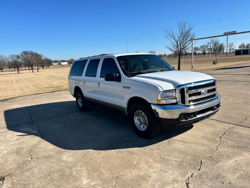 Used 2000 Ford Excursion XLT image 3