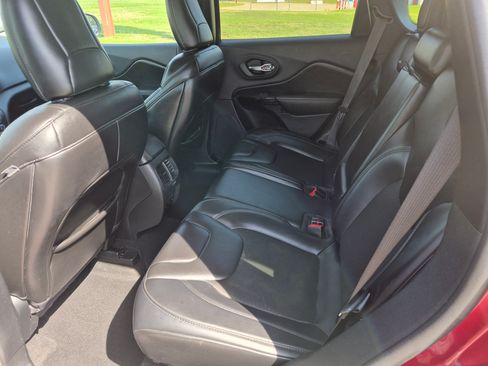 Used 2019 Jeep Cherokee Altitude Lux image 5