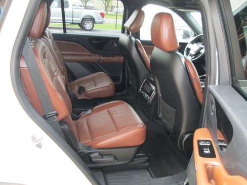 Used 2022 Lincoln Aviator Reserve image 14