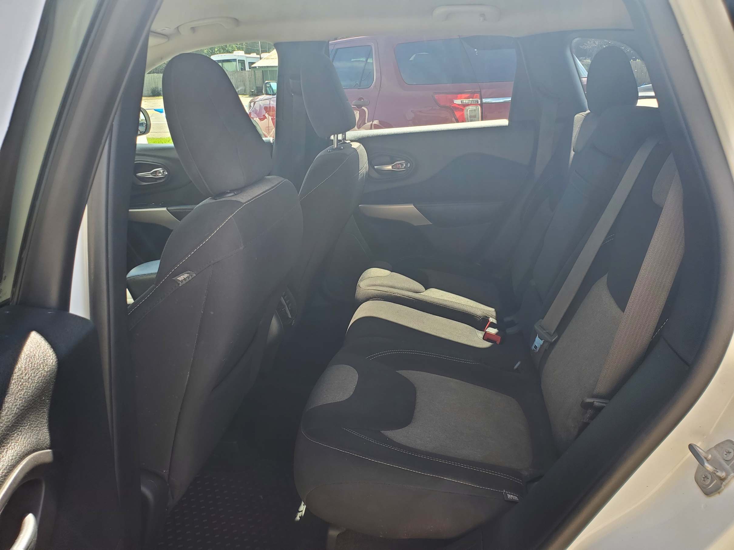 Used 2018 Jeep Cherokee 4WD Latitude image 7