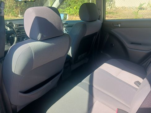 Used 2006 Toyota Matrix XR image 9