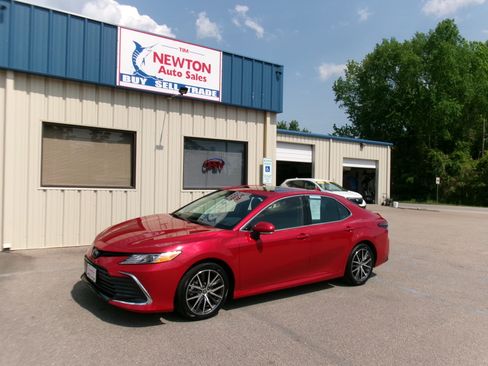 Used 2023 Toyota Camry XLE FWD image 17