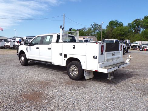 Used 2021 Ford F350 4x4 Crew Cab DRW Super Duty image 2