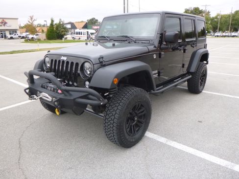 Used 2015 Jeep Wrangler Sport image 2