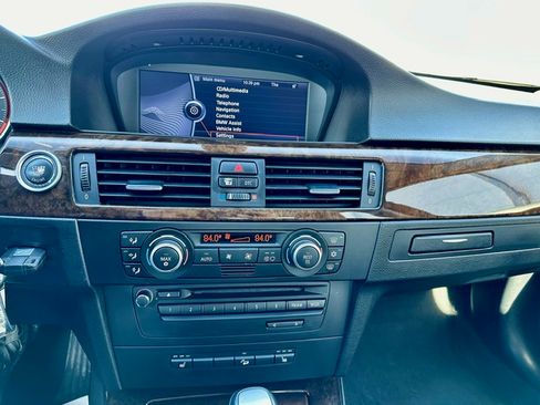 Used 2011 BMW 328i xDrive image 15