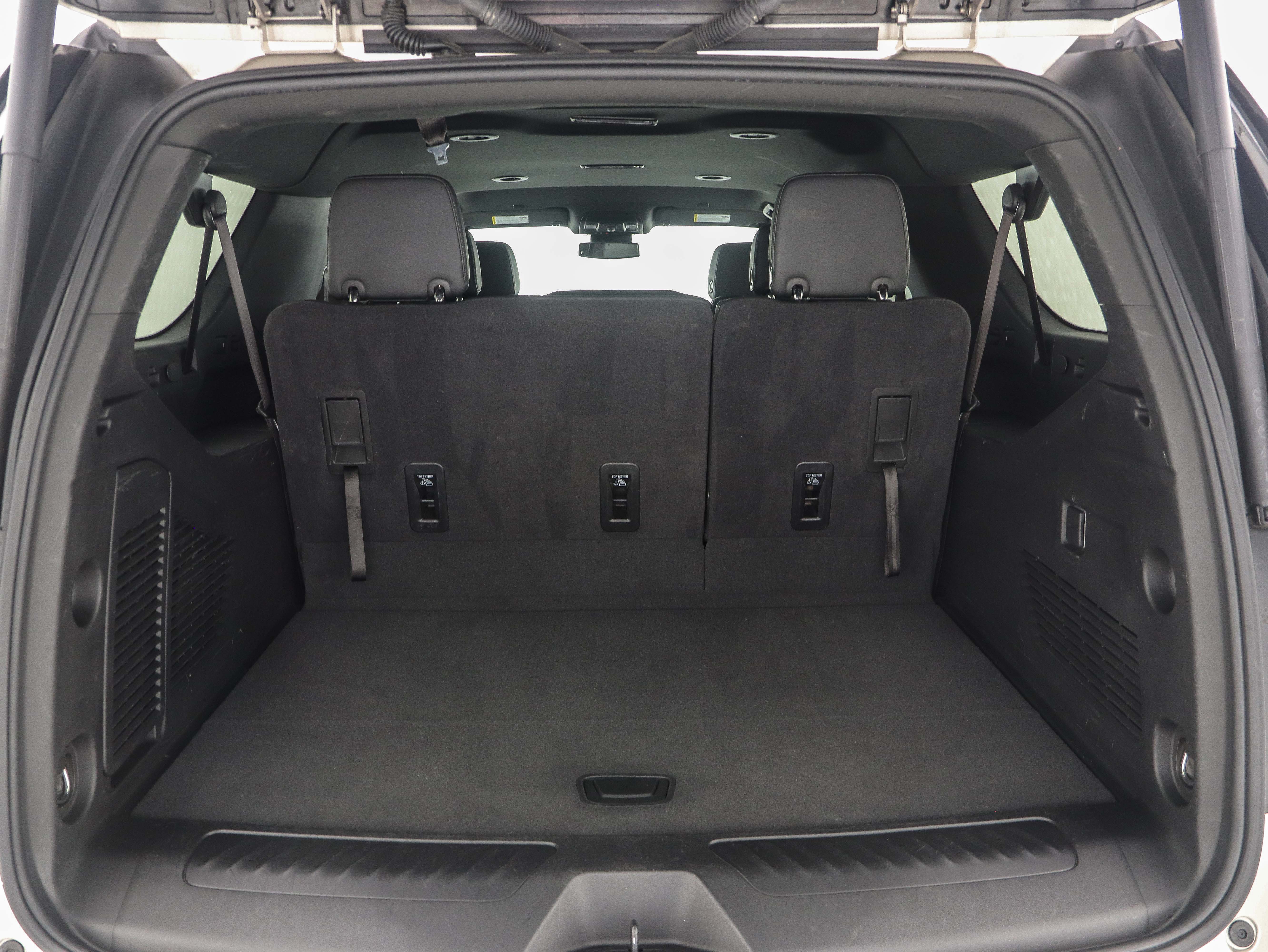 Used 2024 Chevrolet Suburban 4WD LT image 11