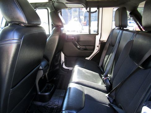 Used 2017 Jeep Wrangler Unlimited image 21